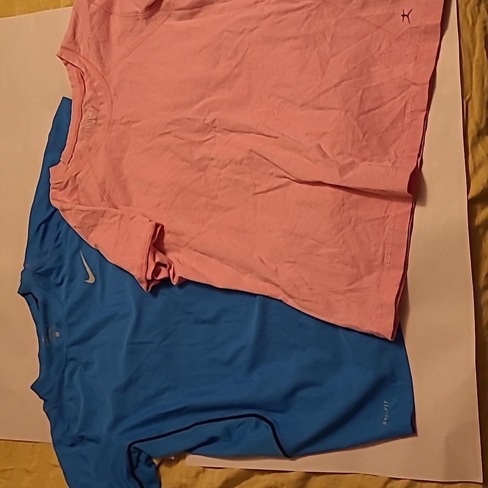Girls size large nike t shirts